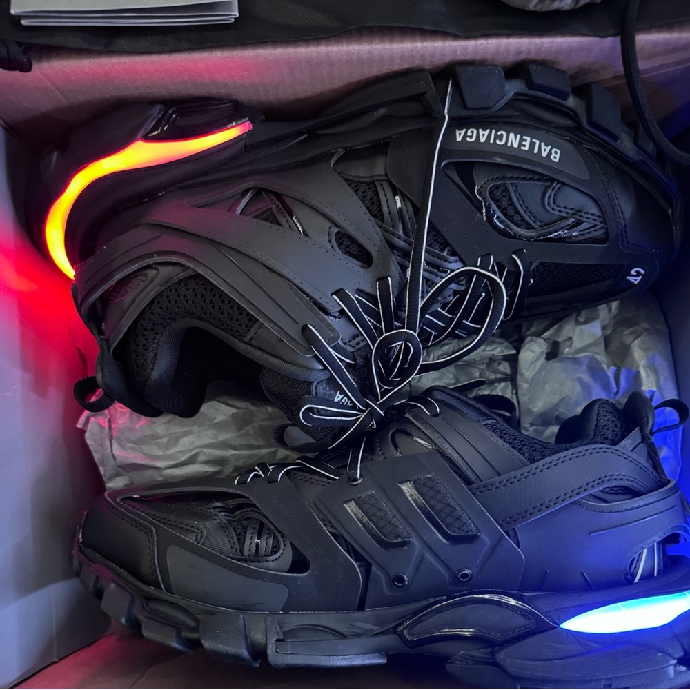 Balenciaga Black LED Light-Up Sneakers - Picture 2 of 7